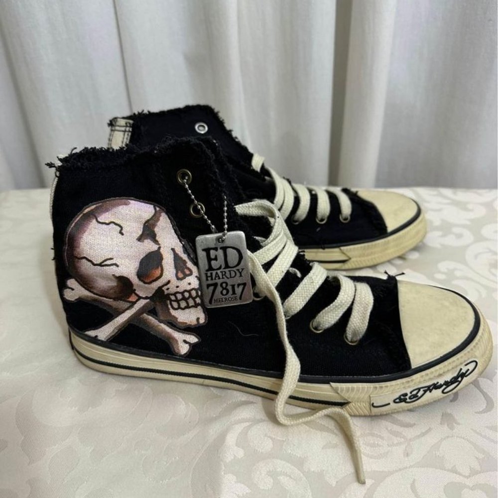 High top Ed Hardy Sneakers size 7. (Size 38)